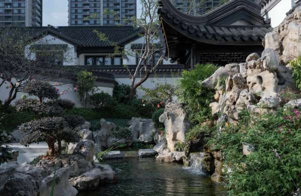 私家庭院設(shè)計(jì)：庭院假山該怎么設(shè)計(jì)？這樣造景，庭院很有詩(shī)意！