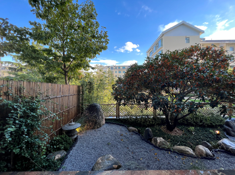 一樓院子造得太美，樓上鄰居再不好意思高空拋物！