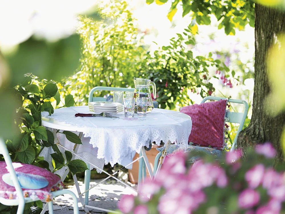 8個花園中好看的餐桌實例，有你喜歡的嗎？