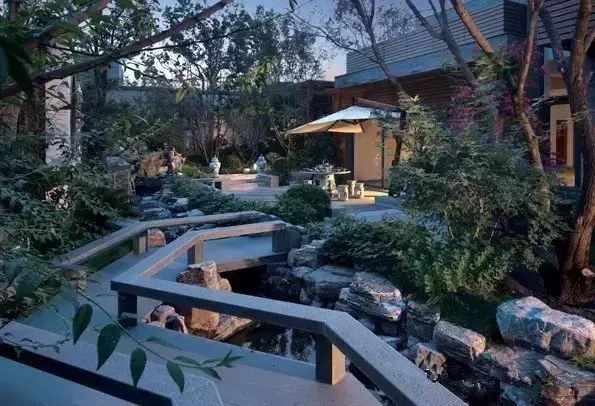 庭院中常說的宜曲不宜直、移步換景究竟有哪些學(xué)問？