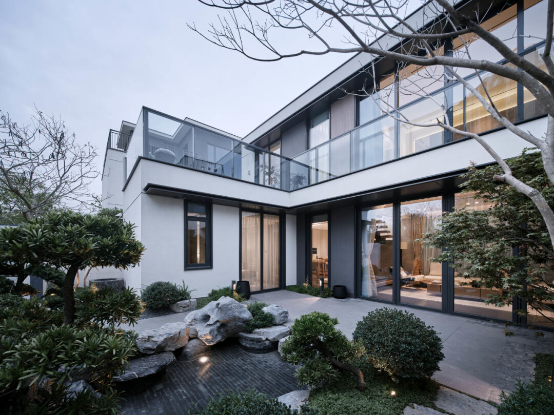 現代簡雅的中式合院。日照花園設計